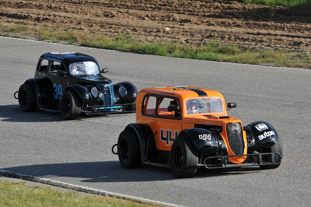 Kenneth Madsen (44) ligger i front for OK Legend Car Cuppen forud for søndagens finale på Ring Djursland.
